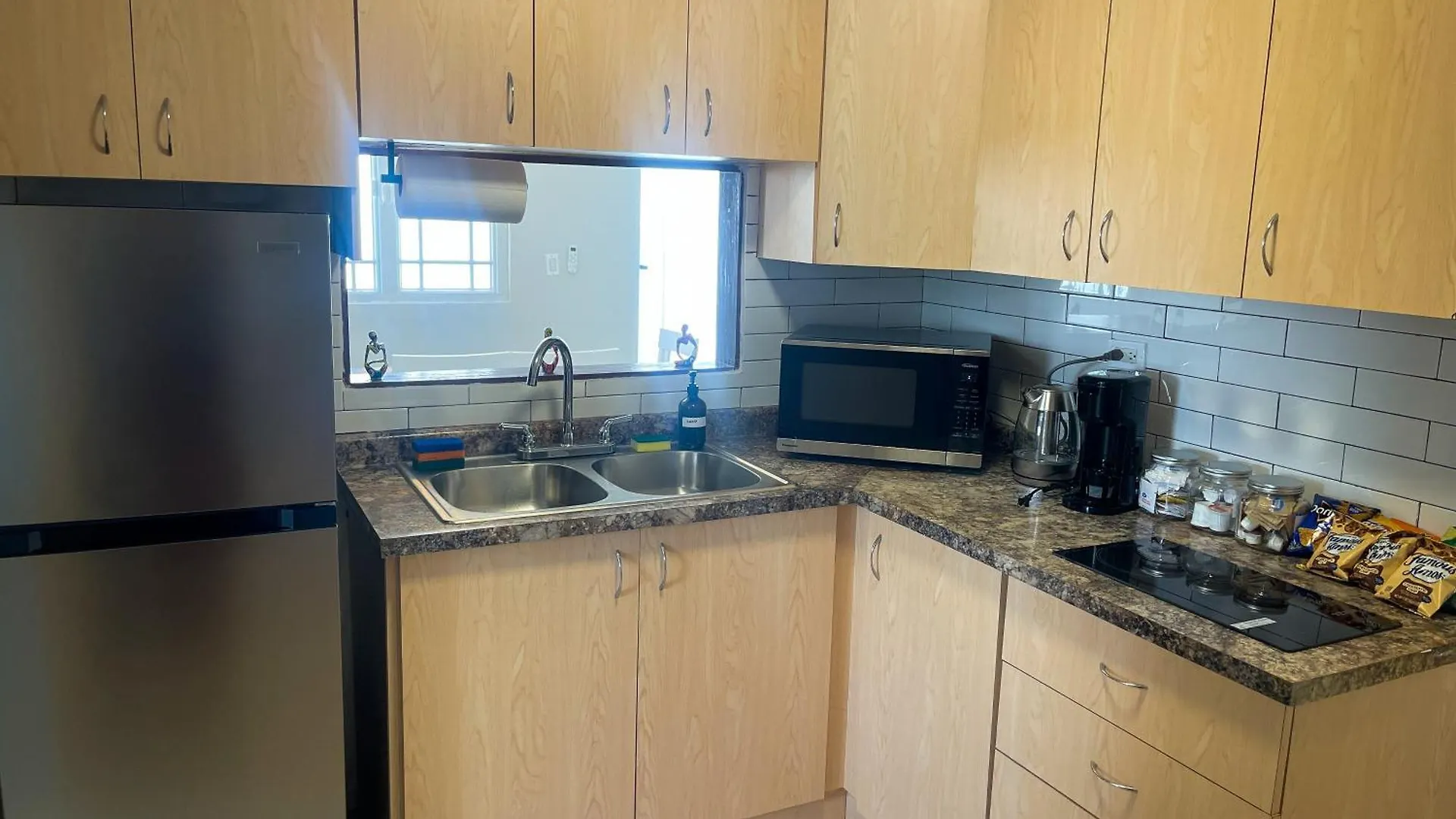 Large Group Stay For 15 Guests Near Beaches & Airport Carolina Puerto Rico