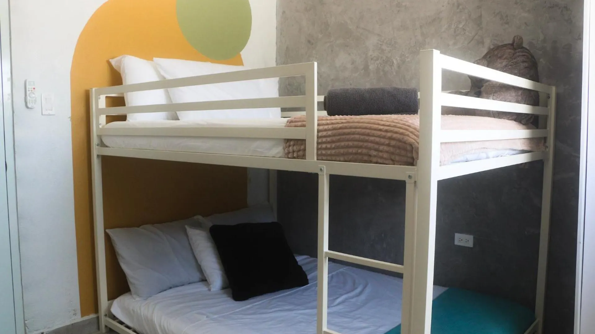 Large Group Stay For 15 Guests Near Beaches & Airport Carolina